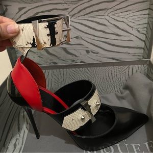 Alexander McQueen Women's Leather Ankle Strap Pump in Black/Red/Snake Print